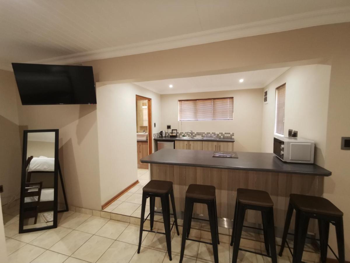 Guest Suites On Connor Bloemfontein Esterno foto