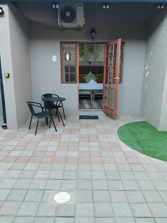 Guest Suites On Connor Bloemfontein Esterno foto